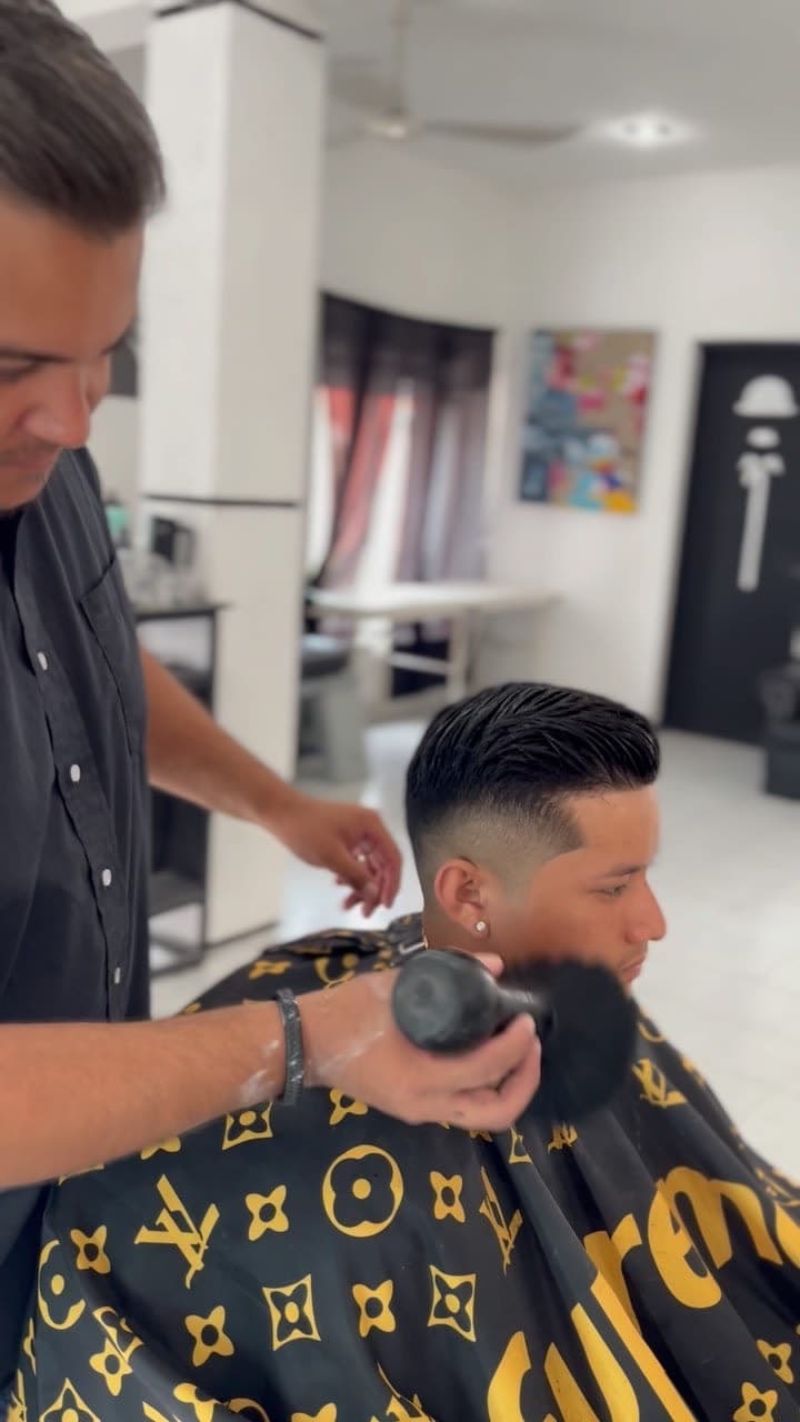 Taper fade terminado en Silver Fox